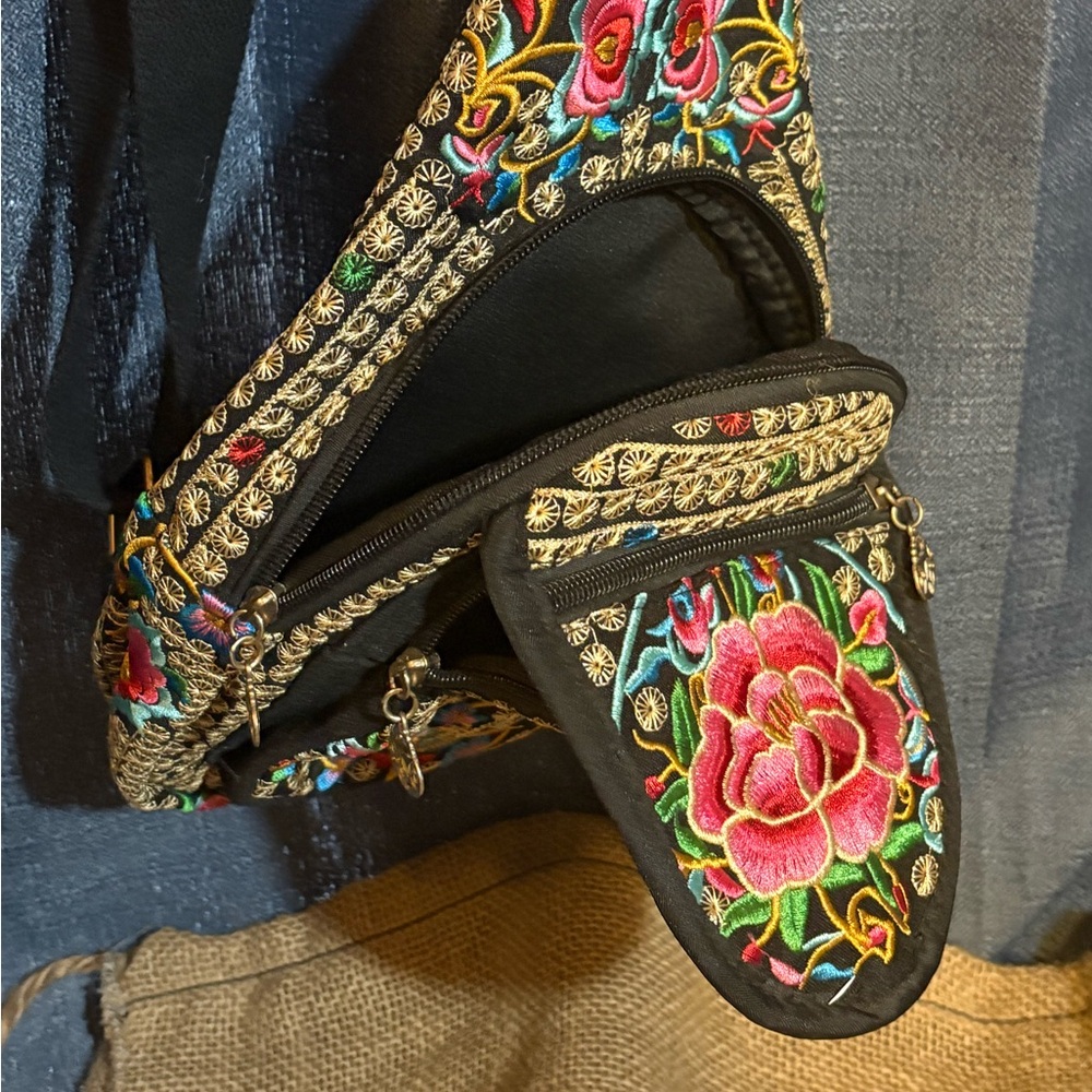 Embroidered Floral Sling Bag - Picture 3 of 4